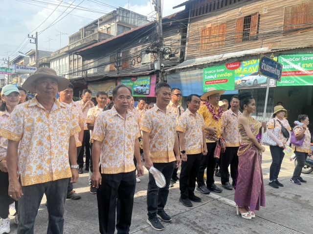 ร่วมขบวนแห่งานประเพณีวิ่งควายจังหวัดชลบุรี
