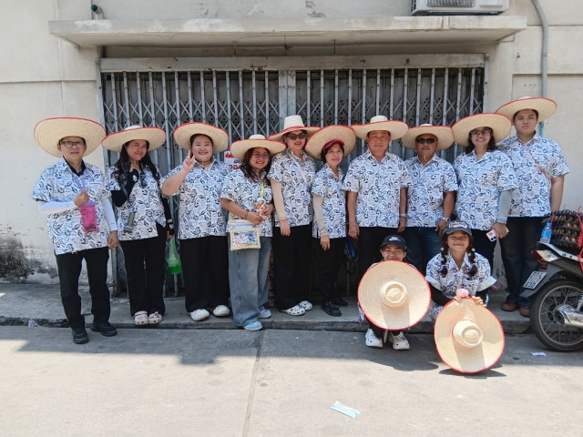 ร่วมกิจกรรมเดินขบวนประเพณีสงกรานต์จังหวัดชลบุรี