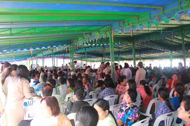 โครงการบำบัดทุกข์ บำรุงสุข สร้างร้อยยิ้มให้ประชาชน