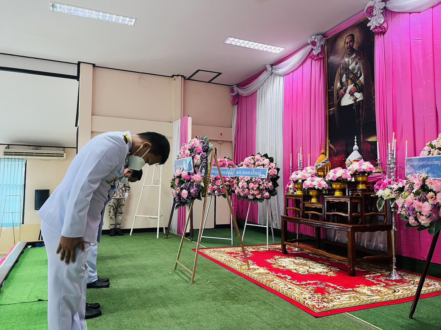 ร่วมพิธีบำเพ็ญกุศลและพิธีน้อมรำลึกเนื่องในวันคล้ายวันสวรรคตพระบาทสมเด็จพระจุลจอมเกล้าฯ