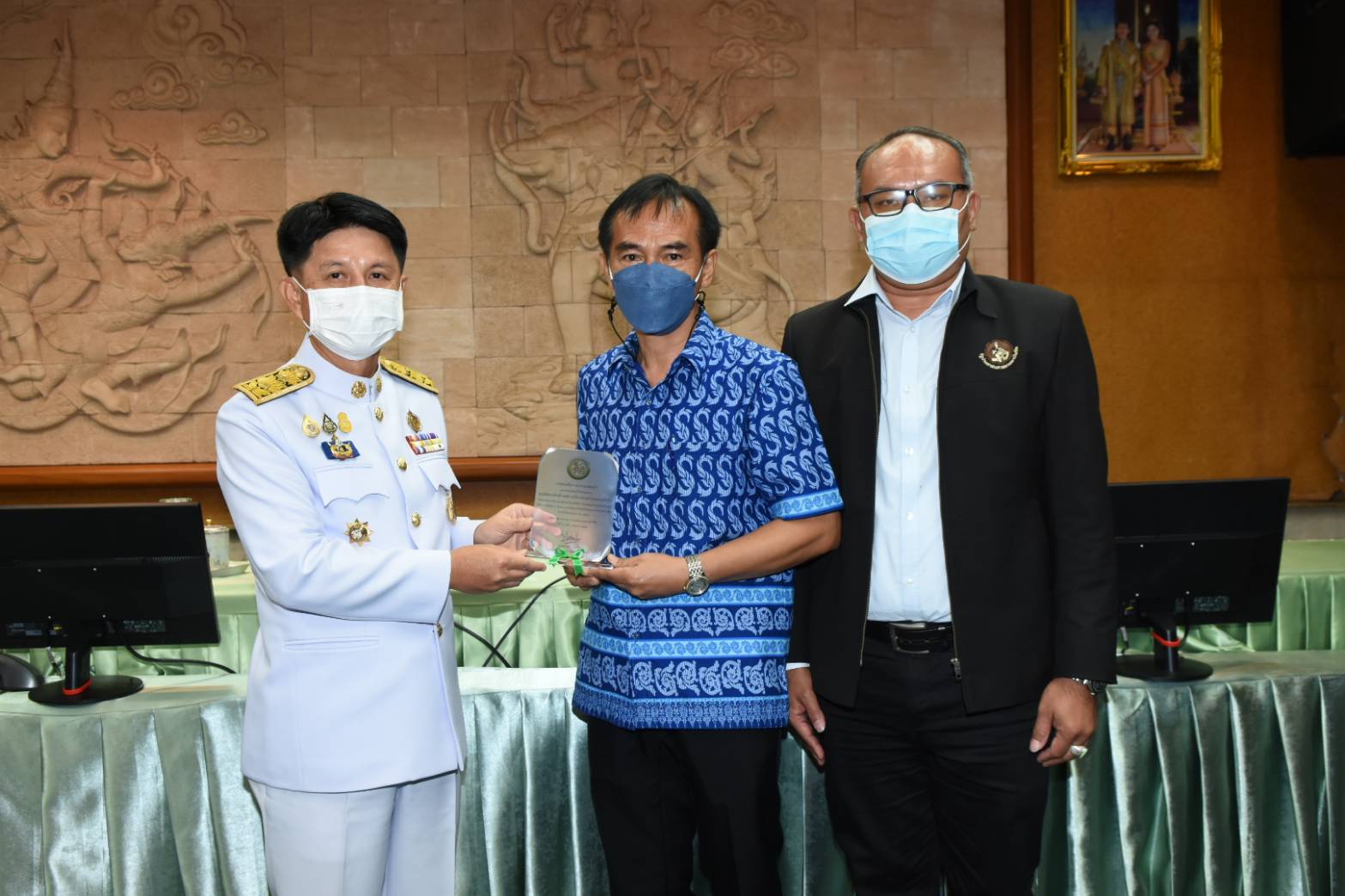 การเข้ารับโล่ประกาศเกียรติคุณ 1 อำเภอ 1 ศูนย์พัฒนาเด็กเล็กต้นแบบฯ