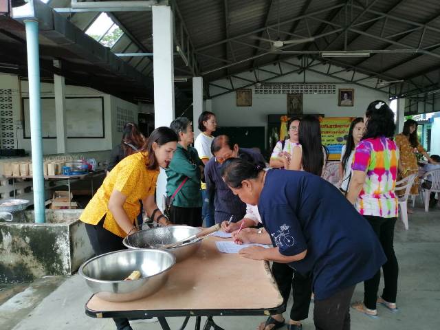 โครงการฝึกอบรมส่งเสริมอาชีพการทำหมูแดดเดียว ตำบลหนองเสือช้าง